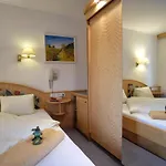 Der Kaerntnerhof Am Weissensee, Seehotel & Seeapartments Direkt Am Hotel