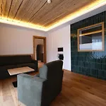 Der Kaerntnerhof Am Weissensee, Seehotel & Seeapartments Direkt Am Hotel