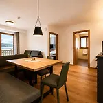 Der Kaerntnerhof Am Weissensee, Seehotel & Seeapartments Direkt Am Hotel Weissensee