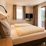 Der Kaerntnerhof Am Weissensee, Seehotel & Seeapartments Direkt Am Weissensee