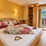 Der Kaerntnerhof Am Weissensee, Seehotel & Seeapartments Direkt Am Weissensee