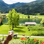 Der Kaerntnerhof Am Weissensee, Seehotel & Seeapartments Direkt Am Weissensee