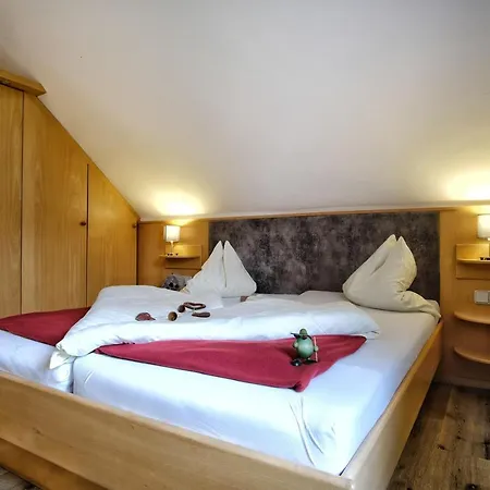 Seehotel & Seeapartments Kaerntnerhof- Direkt Am See! 3* Weissensee