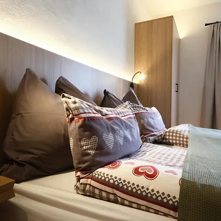 Seehotel & Seeapartments Kaerntnerhof- Direkt Am See! 魏森湖