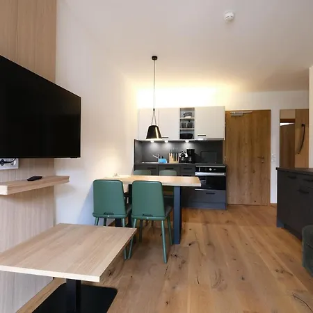 Seehotel & Seeapartments Kaerntnerhof- Direkt Am See! 호텔 3*
