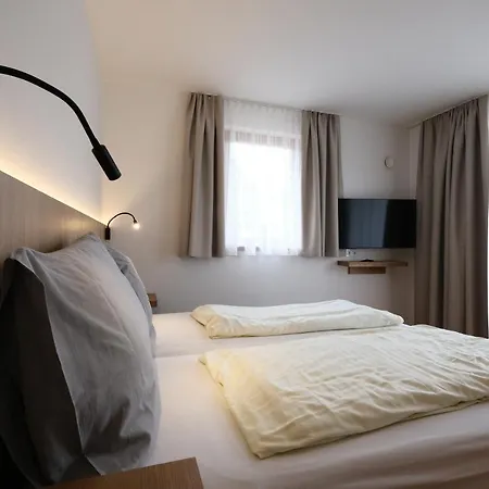 Seehotel & Seeapartments Kaerntnerhof- Direkt Am See! Hotel 3*