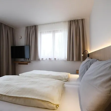 Seehotel & Seeapartments Kaerntnerhof- Direkt Am See! 호텔 바이센제