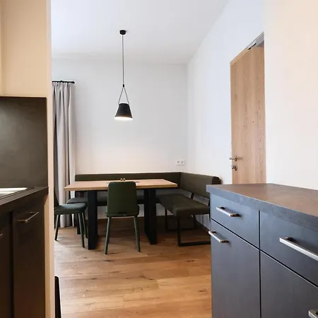 Seehotel & Seeapartments Kaerntnerhof- Direkt Am See! 호텔 바이센제