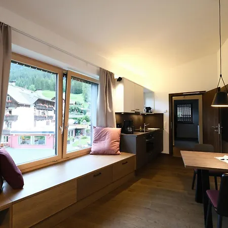 Seehotel & Seeapartments Kaerntnerhof- Direkt Am See!