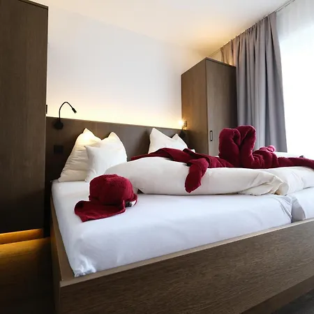Seehotel & Seeapartments Kaerntnerhof- Direkt Am See!