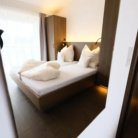 Seehotel & Seeapartments Kaerntnerhof- Direkt Am See! 3* Weissensee