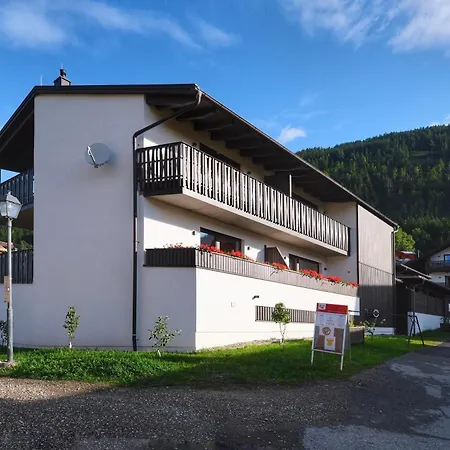 Seehotel & Seeapartments Kaerntnerhof- Direkt Am See! 호텔
