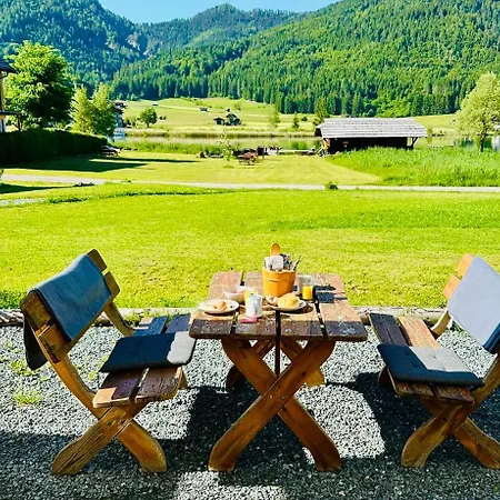 Seehotel & Seeapartments Kaerntnerhof- Direkt Am See! 호텔