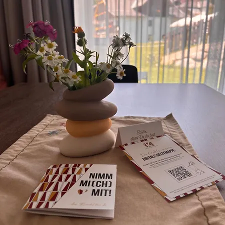 Seehotel & Seeapartments Kaerntnerhof- Direkt Am See! 3*