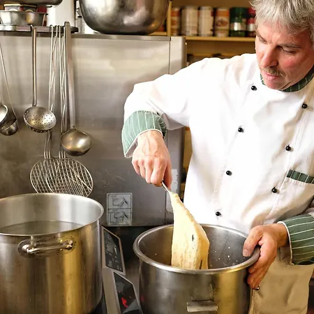 Seehotel & Seeapartments Kaerntnerhof- Direkt Am See! Szálloda Weissensee