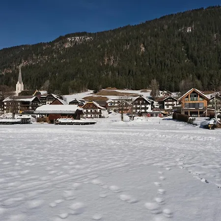 Seehotel & Seeapartments Kaerntnerhof- Direkt Am See! 3*