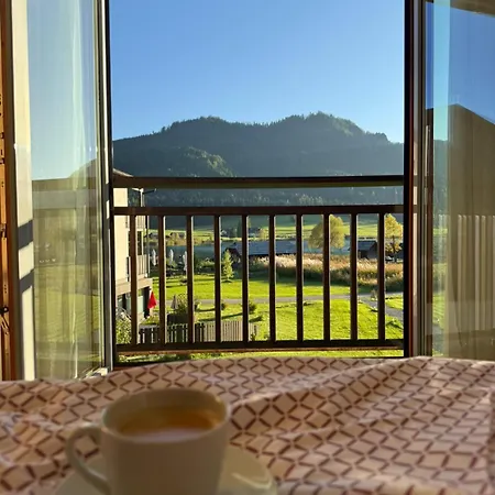 酒店 Der Kaerntnerhof Am Weissensee, Seehotel & Seeapartments Direkt Am 魏森湖