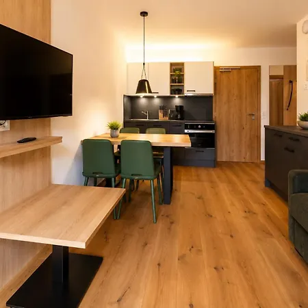 Der Kaerntnerhof Am Weissensee, Seehotel & Seeapartments Direkt Am