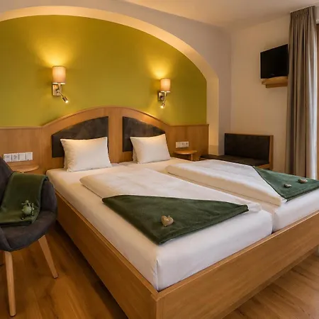 Der Kaerntnerhof Am Weissensee, Seehotel & Seeapartments Direkt Am Hotel