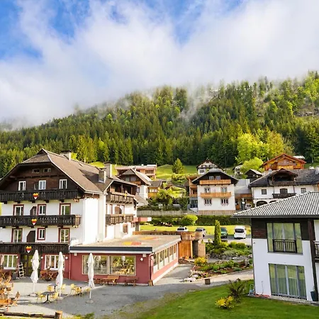 Der Kaerntnerhof Am Weissensee, Seehotel & Seeapartments Direkt Am 酒店 3*