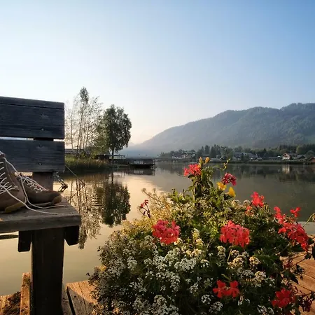 Seehotel & Seeapartments Kaerntnerhof- Direkt Am See! 3* Weissensee