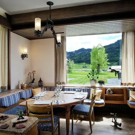 Seehotel & Seeapartments Kaerntnerhof- Direkt Am See! 魏森湖