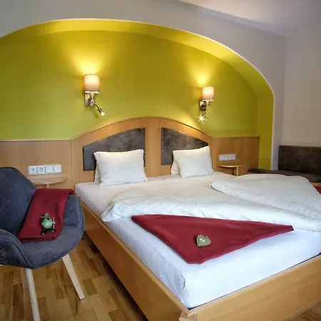 Seehotel & Seeapartments Kaerntnerhof- Direkt Am See!